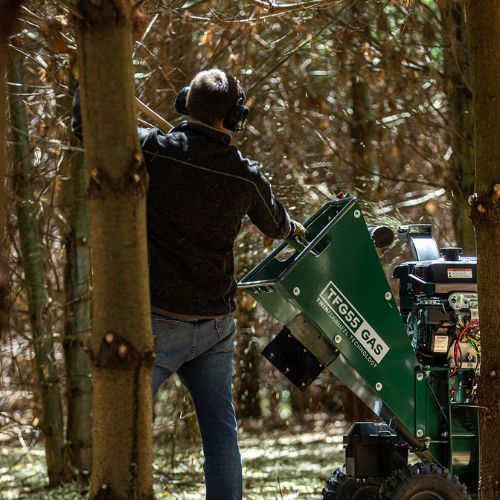 Broyeur de branches thermique 14 CV – Démarrage électrique, branches jusqu'à 7,6 cm