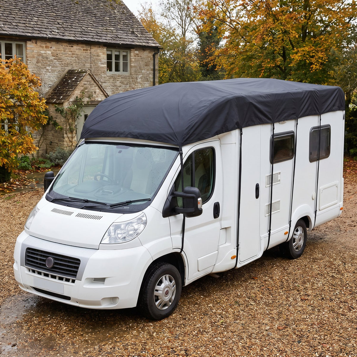 Housse de toit posée sur un camping-car